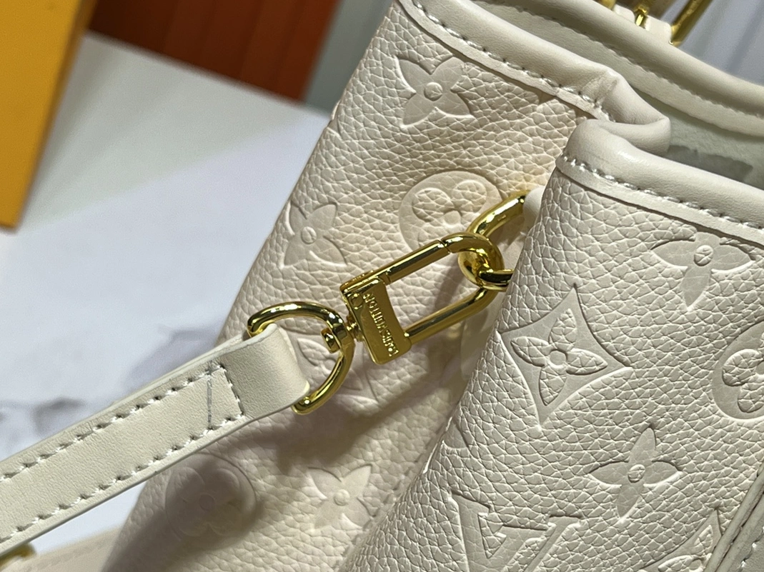 Louis Vuitton AAA Quality Handbags For Women SportInspired 9427 - Image 3