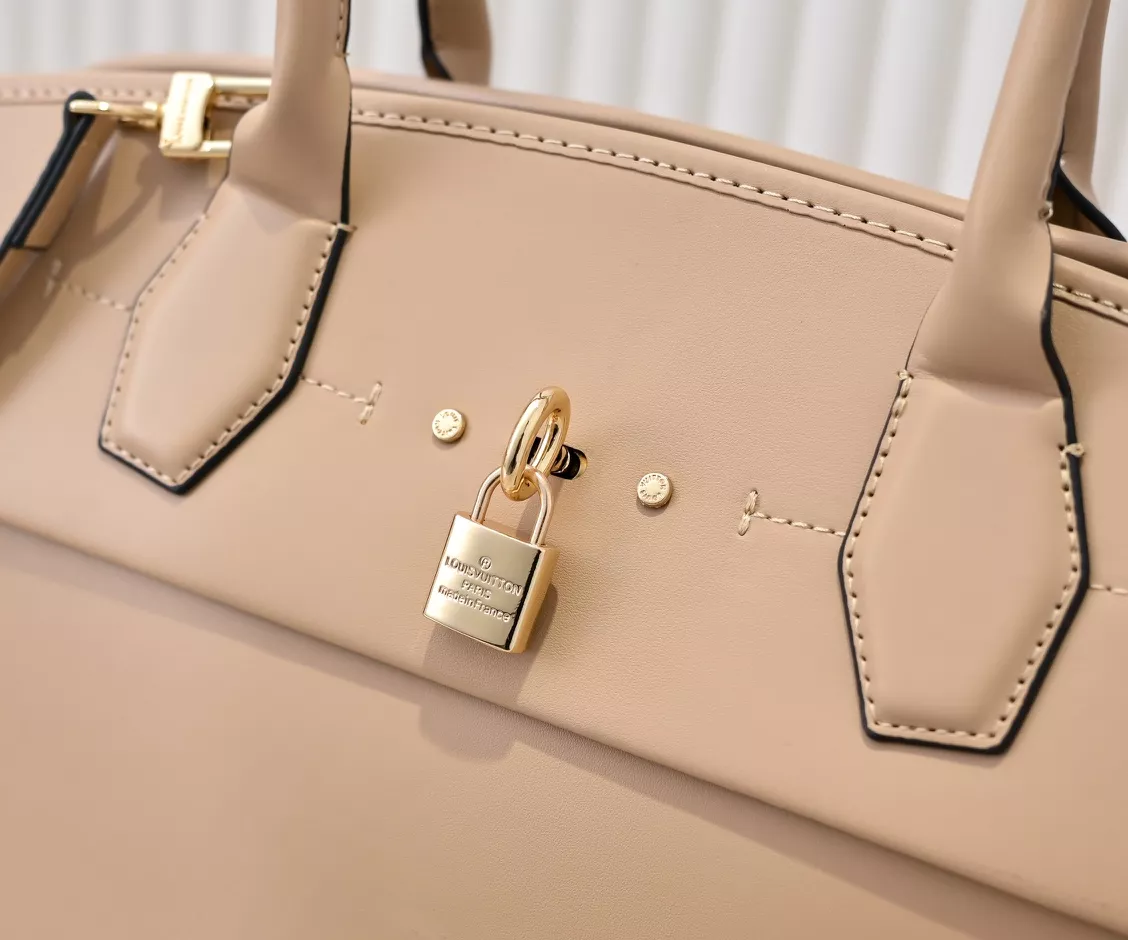 Louis Vuitton AAA Quality Handbags For Women Vibrant 5321 - Image 6