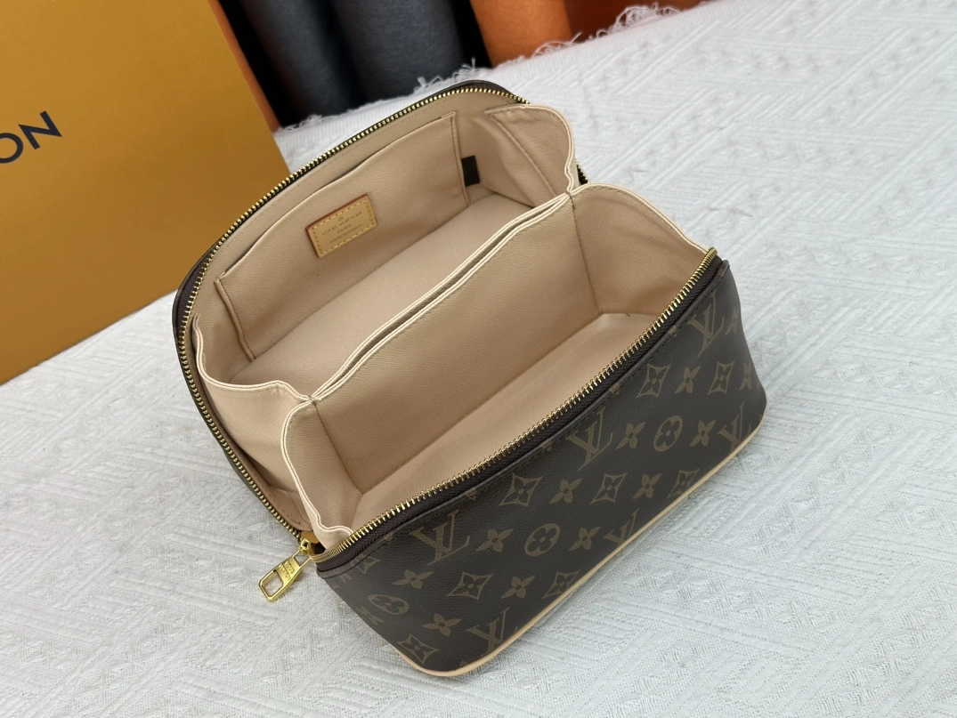 Louis Vuitton AAA Quality Handbags Functional 8892 - Image 8