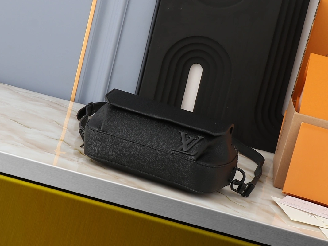 Louis Vuitton AAA Quality Messenger Bags For Unisex Compact 3270 - Image 3