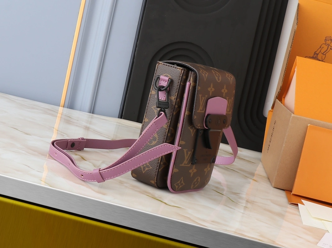 Louis Vuitton AAA Quality Messenger Bags For Unisex Sleek 3429 - Image 4