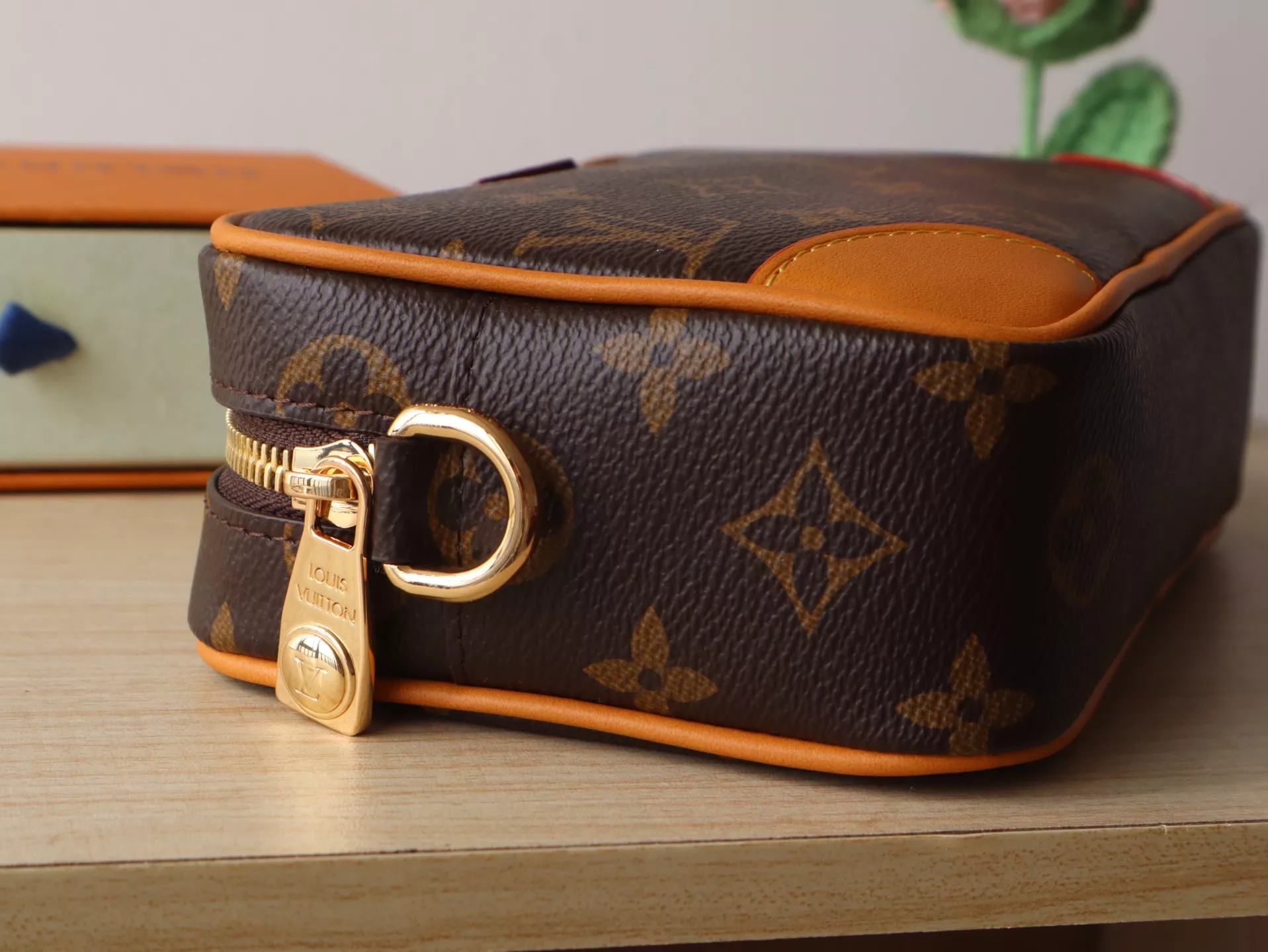 Louis Vuitton AAA Quality Messenger Bags For Unisex Versatile 7450 - Image 6