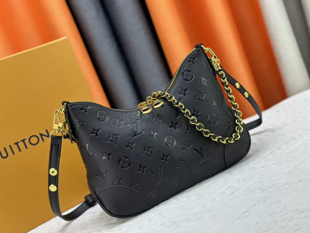 Louis Vuitton AAA Quality Messenger Bags For Women Affordable 5682