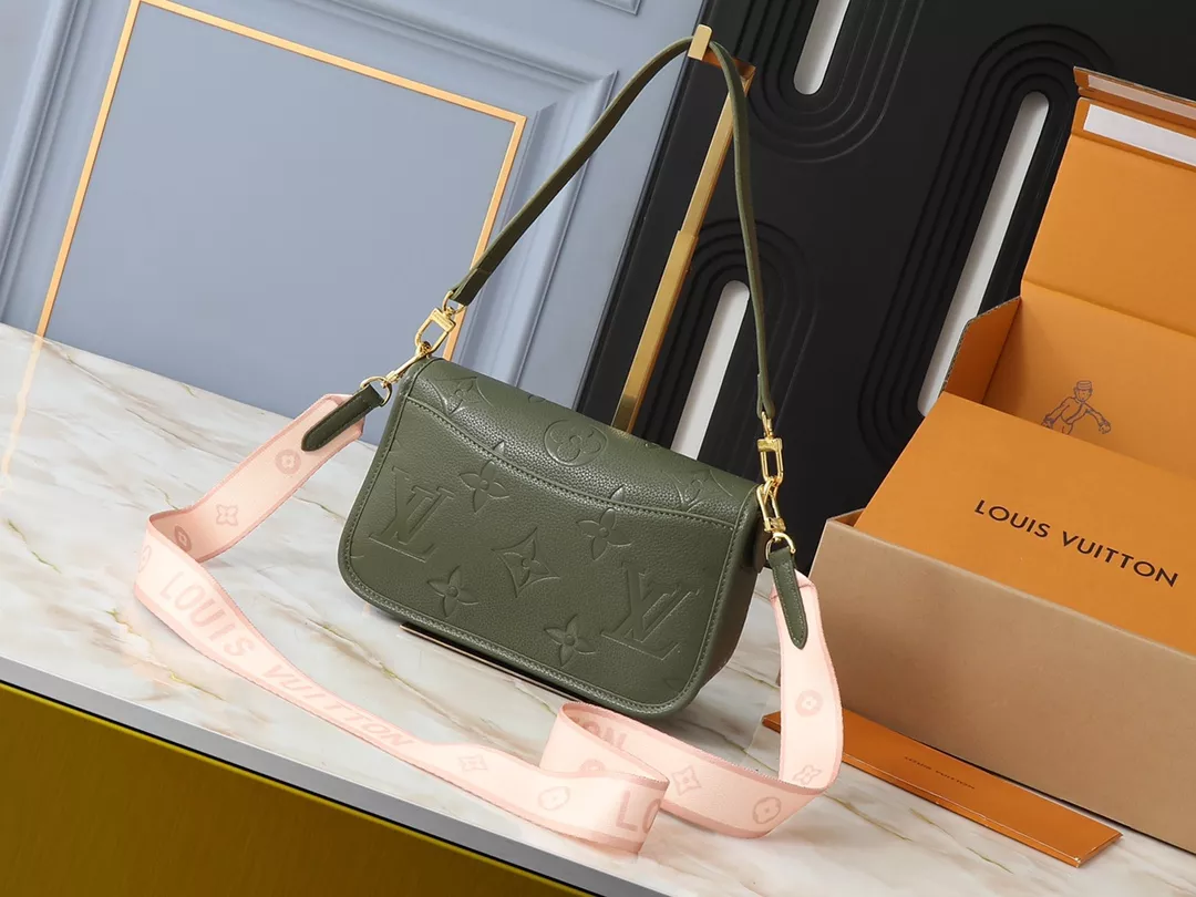 Louis Vuitton AAA Quality Messenger Bags For Women AllSeason 8215 - Image 3