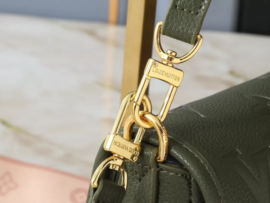 Louis Vuitton AAA Quality Messenger Bags For Women AllSeason 8215 - Image 6