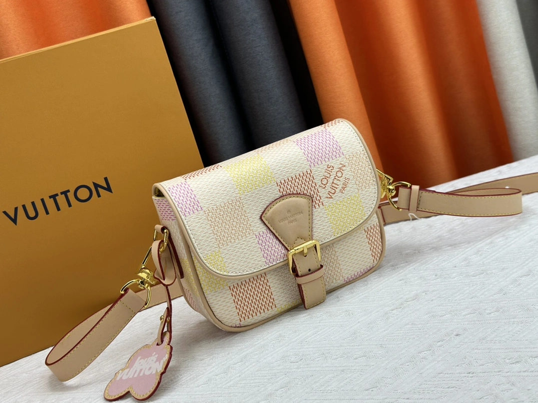 Louis Vuitton AAA Quality Messenger Bags For Women BestValue 1778