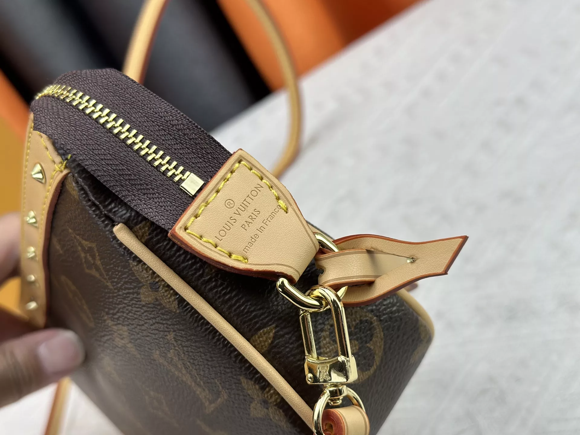 Louis Vuitton AAA Quality Messenger Bags For Women Bright 5380 - Image 6