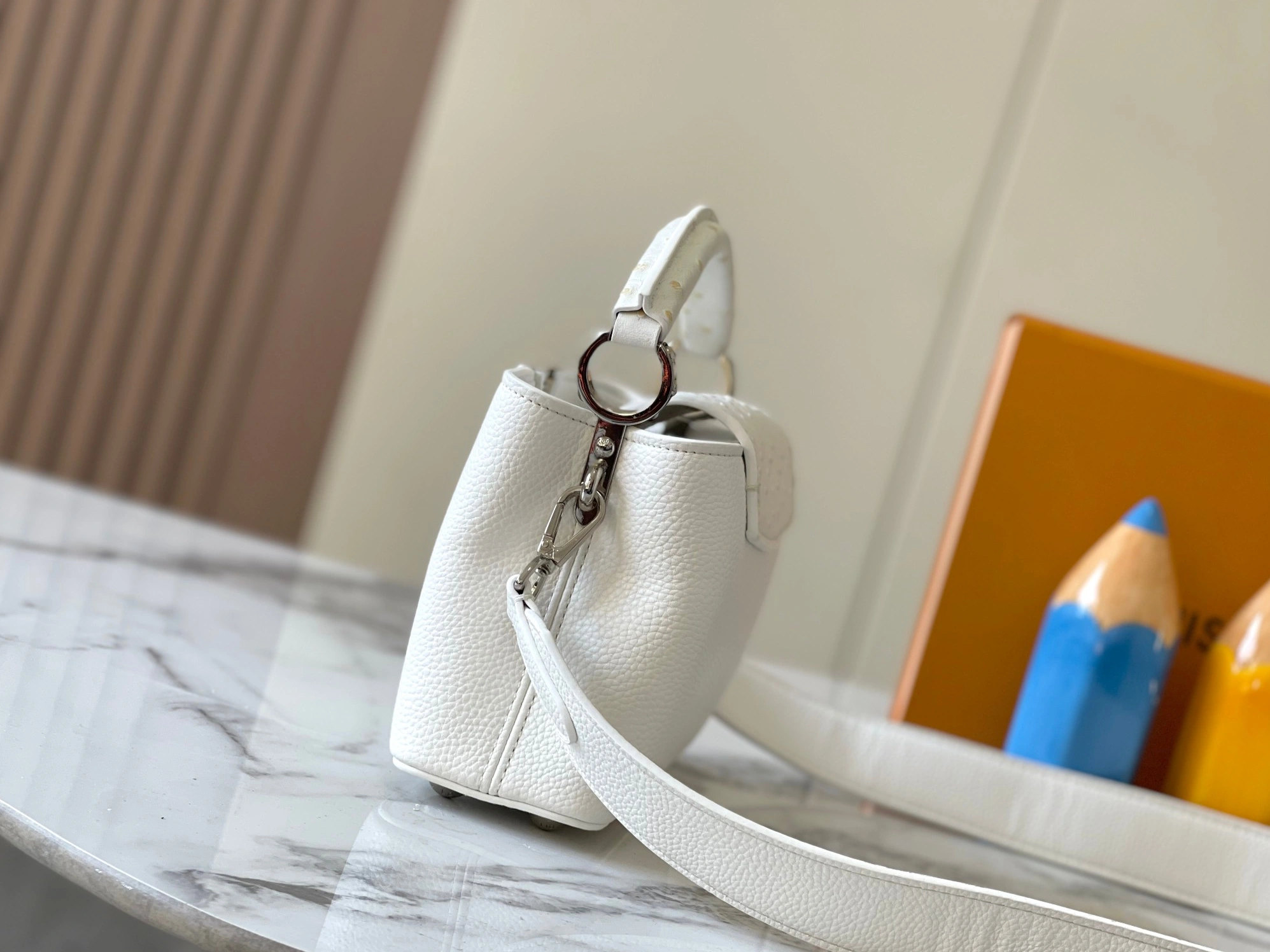 Louis Vuitton AAA Quality Messenger Bags For Women Classic 1183