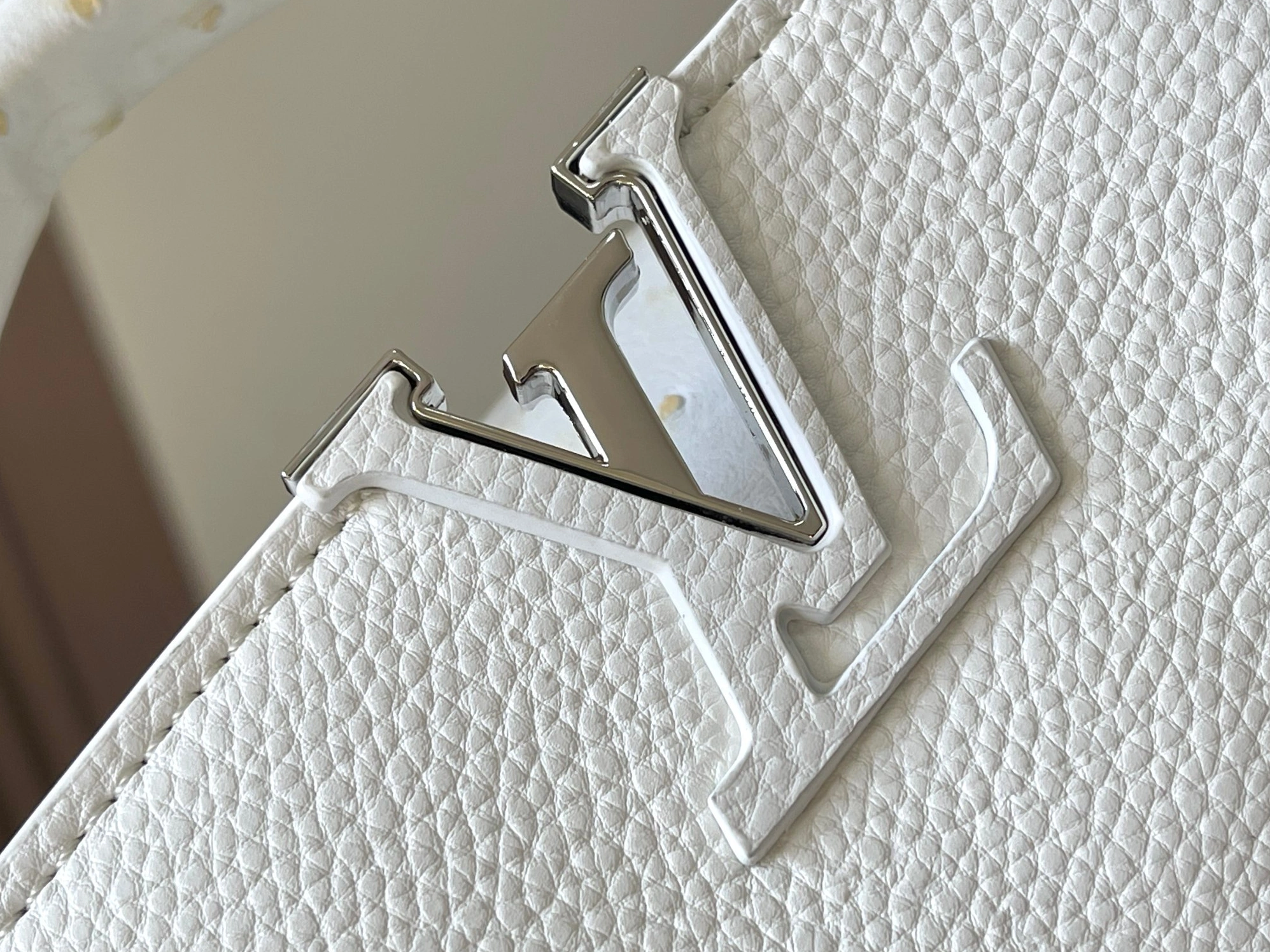 Louis Vuitton AAA Quality Messenger Bags For Women Classic 1183 - Image 5