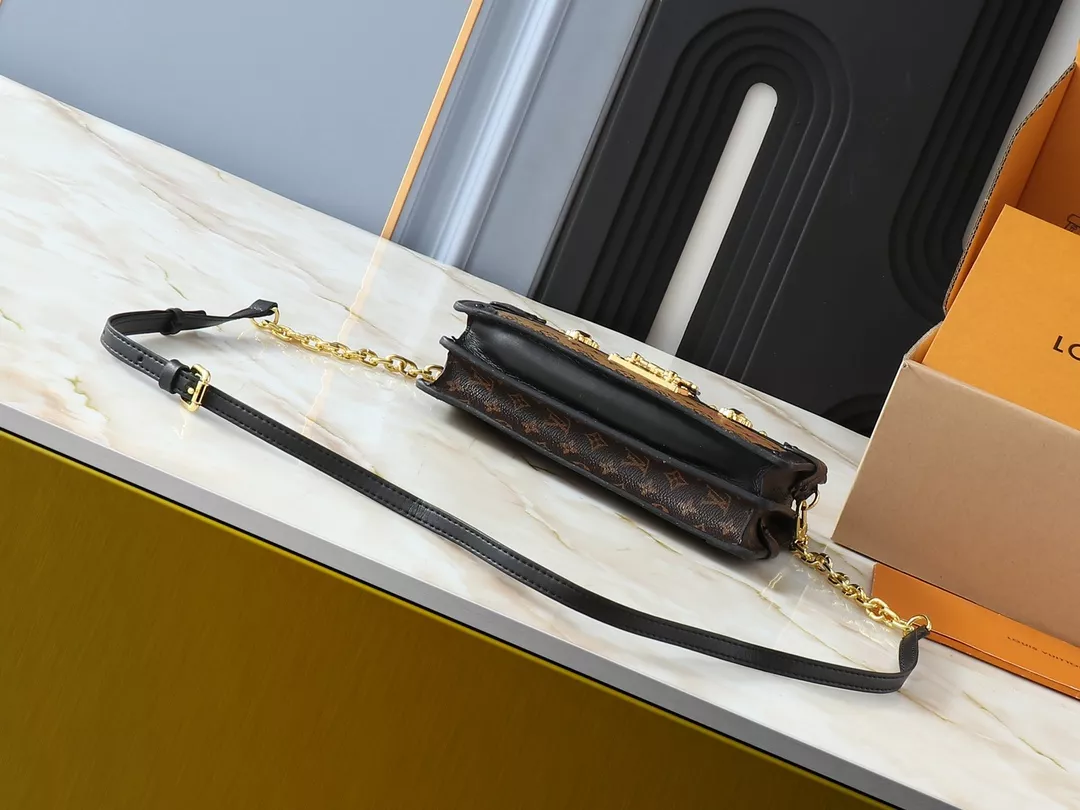 Louis Vuitton AAA Quality Messenger Bags For Women Comfortable 2409 - Image 4