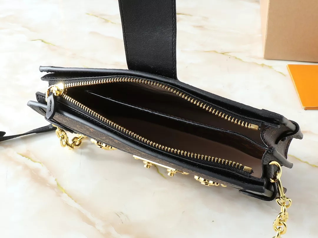 Louis Vuitton AAA Quality Messenger Bags For Women Comfortable 2409 - Image 8