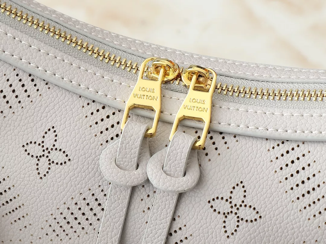 Louis Vuitton AAA Quality Messenger Bags For Women EasyMatch 6137 - Image 5