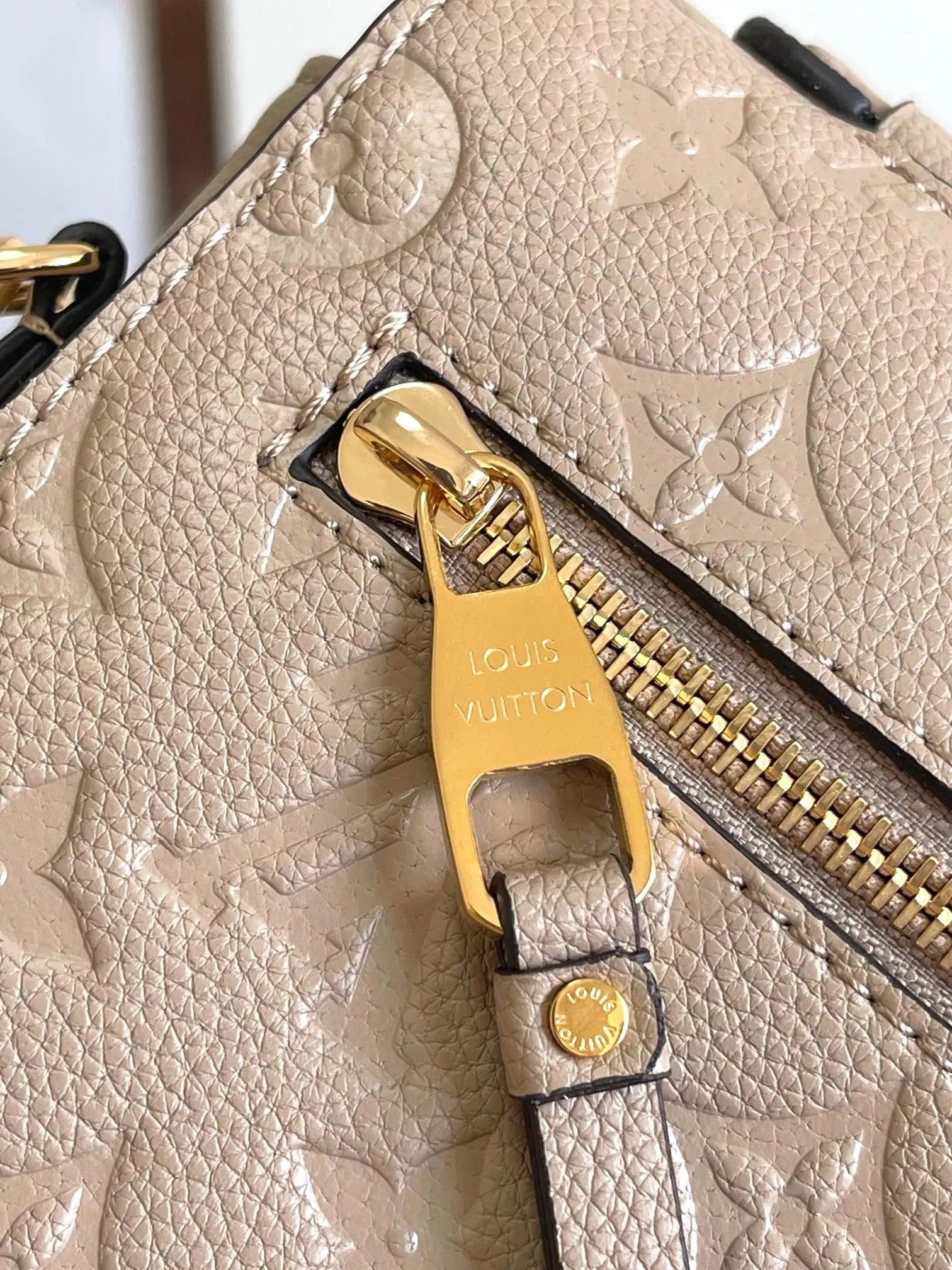 Louis Vuitton AAA Quality Messenger Bags For Women Elegant 1017 - Image 7