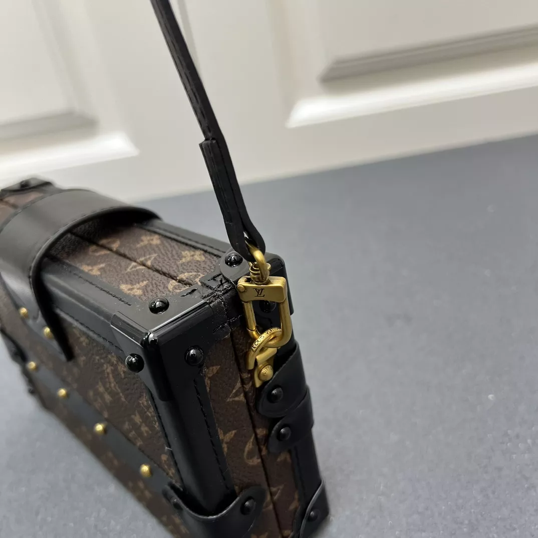 Louis Vuitton AAA Quality Messenger Bags For Women Elegant 1603 - Image 5