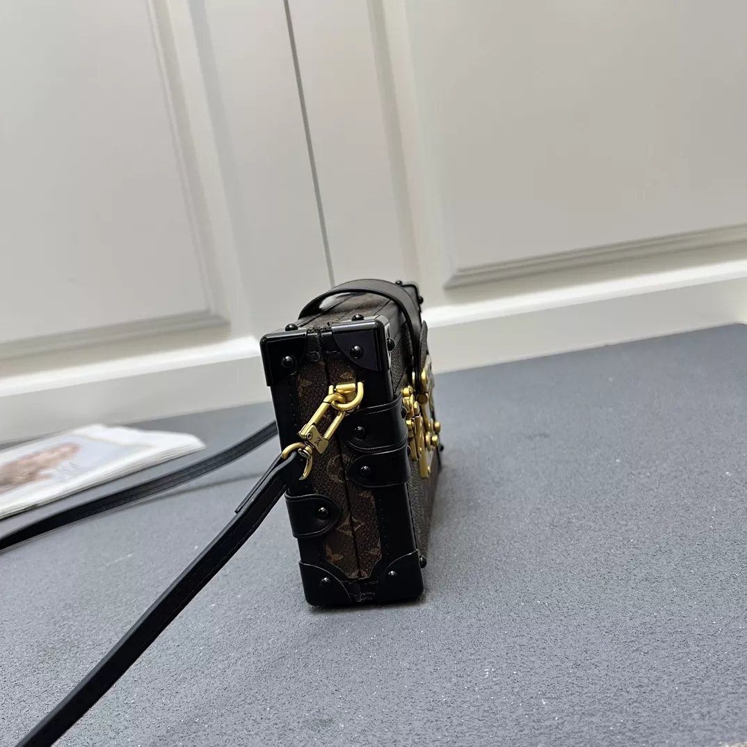 Louis Vuitton AAA Quality Messenger Bags For Women Elegant 1603 - Image 6