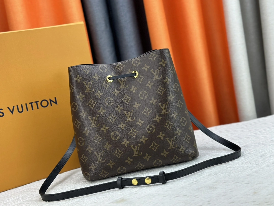 Louis Vuitton AAA Quality Messenger Bags For Women HighQuality 797 - Image 3