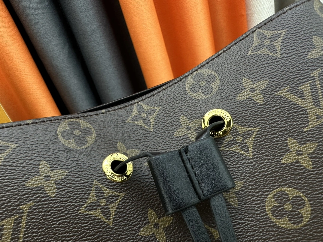 Louis Vuitton AAA Quality Messenger Bags For Women HighQuality 797 - Image 5