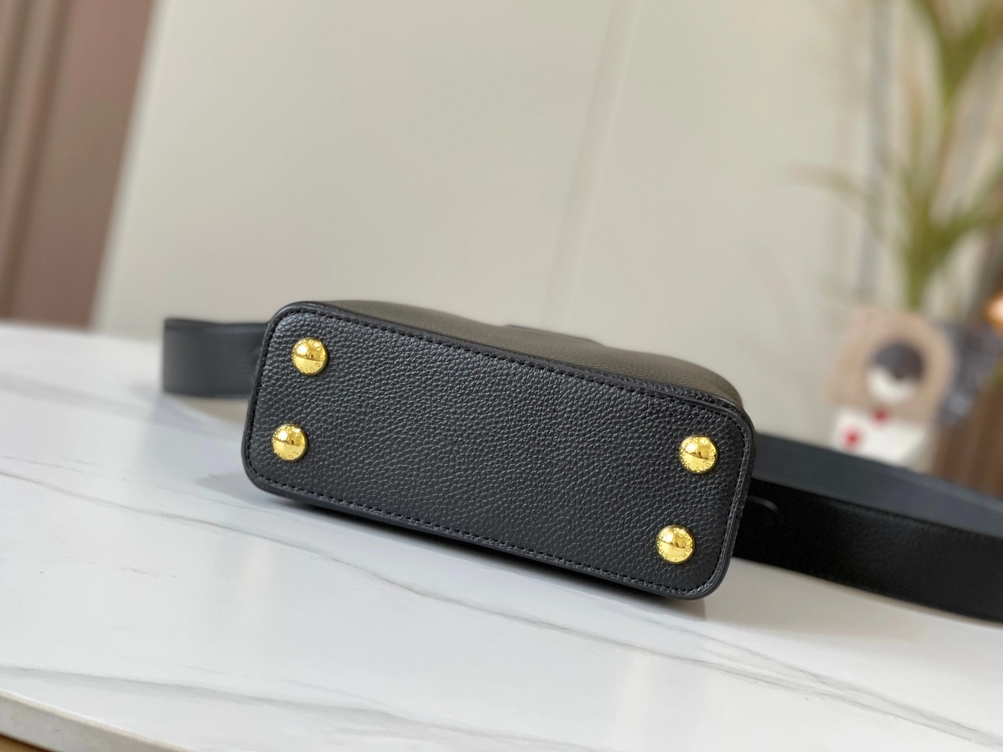 Louis Vuitton AAA Quality Messenger Bags For Women Minimalist 3116 - Image 4