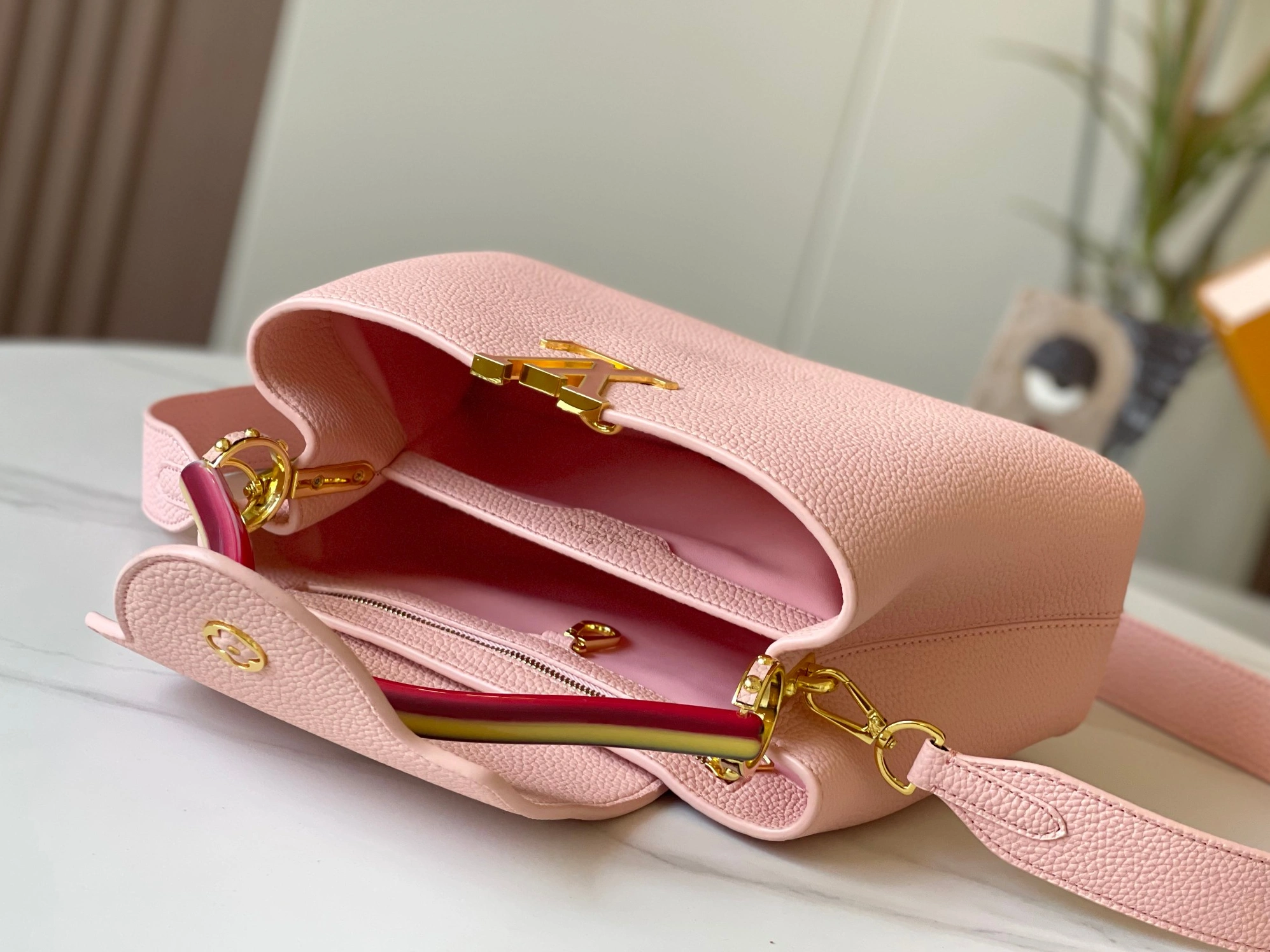 Louis Vuitton AAA Quality Messenger Bags For Women Minimalist 361 - Image 8