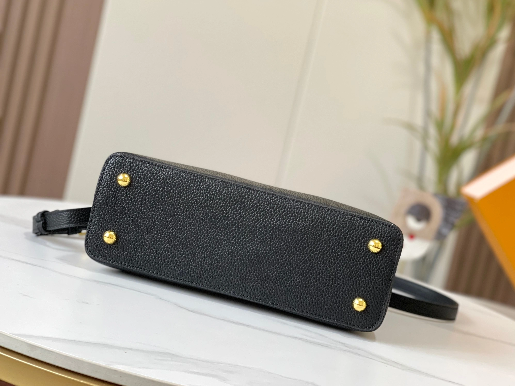 Louis Vuitton AAA Quality Messenger Bags For Women Minimalist 371 - Image 4