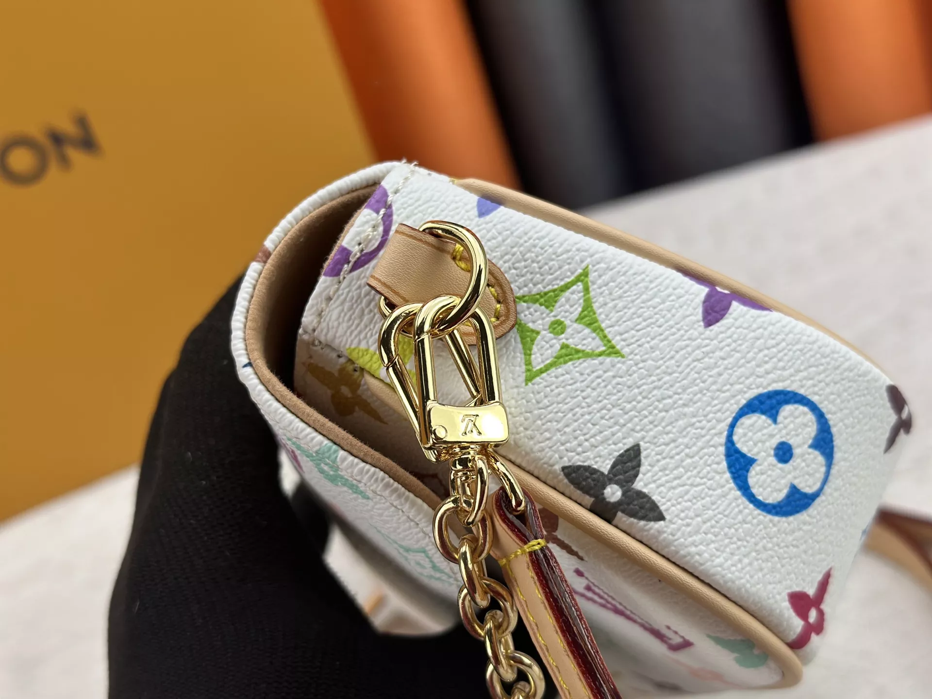 Louis Vuitton AAA Quality Messenger Bags For Women ModernLook 5292 - Image 7