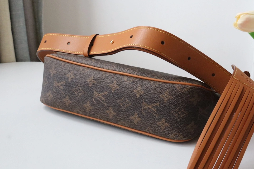 Louis Vuitton AAA Quality Messenger Bags For Women SmartChoice 2334 - Image 3