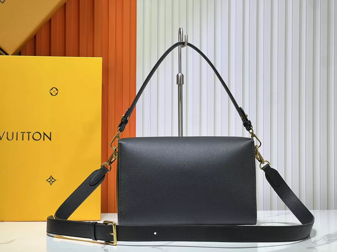 Louis Vuitton AAA Quality Messenger Bags For Women SportInspired 142 - Image 6