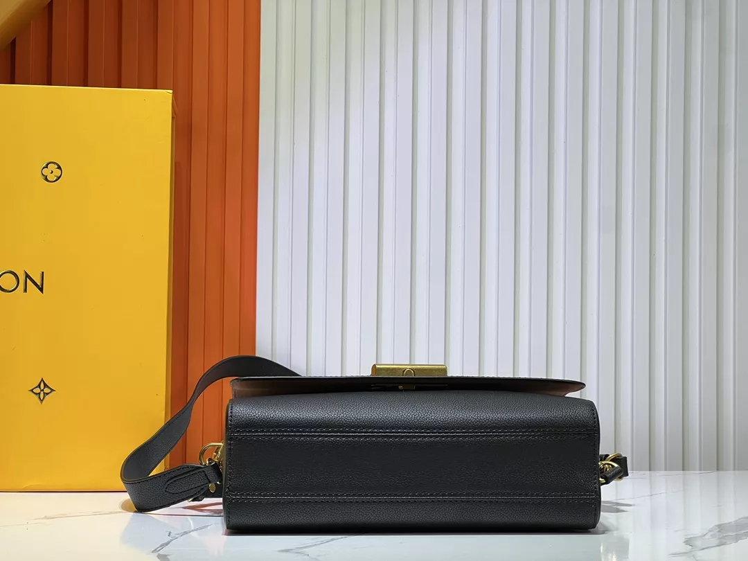 Louis Vuitton AAA Quality Messenger Bags For Women SportInspired 142 - Image 7