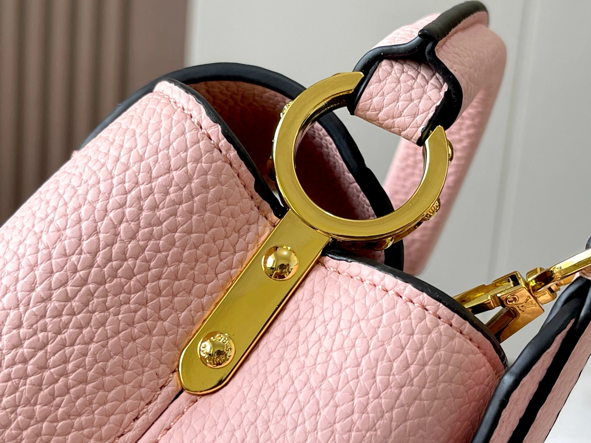 Louis Vuitton AAA Quality Messenger Bags For Women Stylish 8171 - Image 6