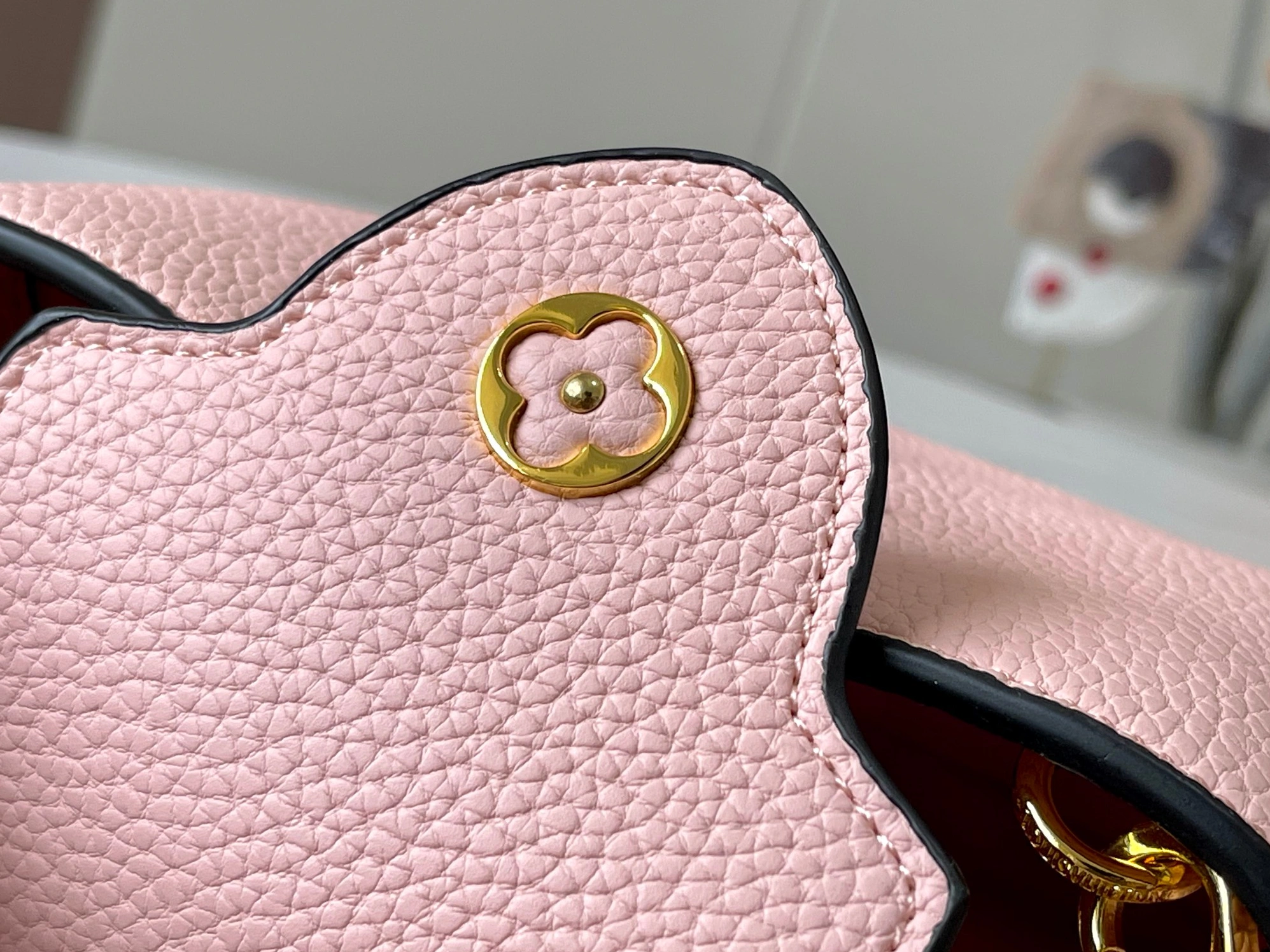 Louis Vuitton AAA Quality Messenger Bags For Women Stylish 8171 - Image 7