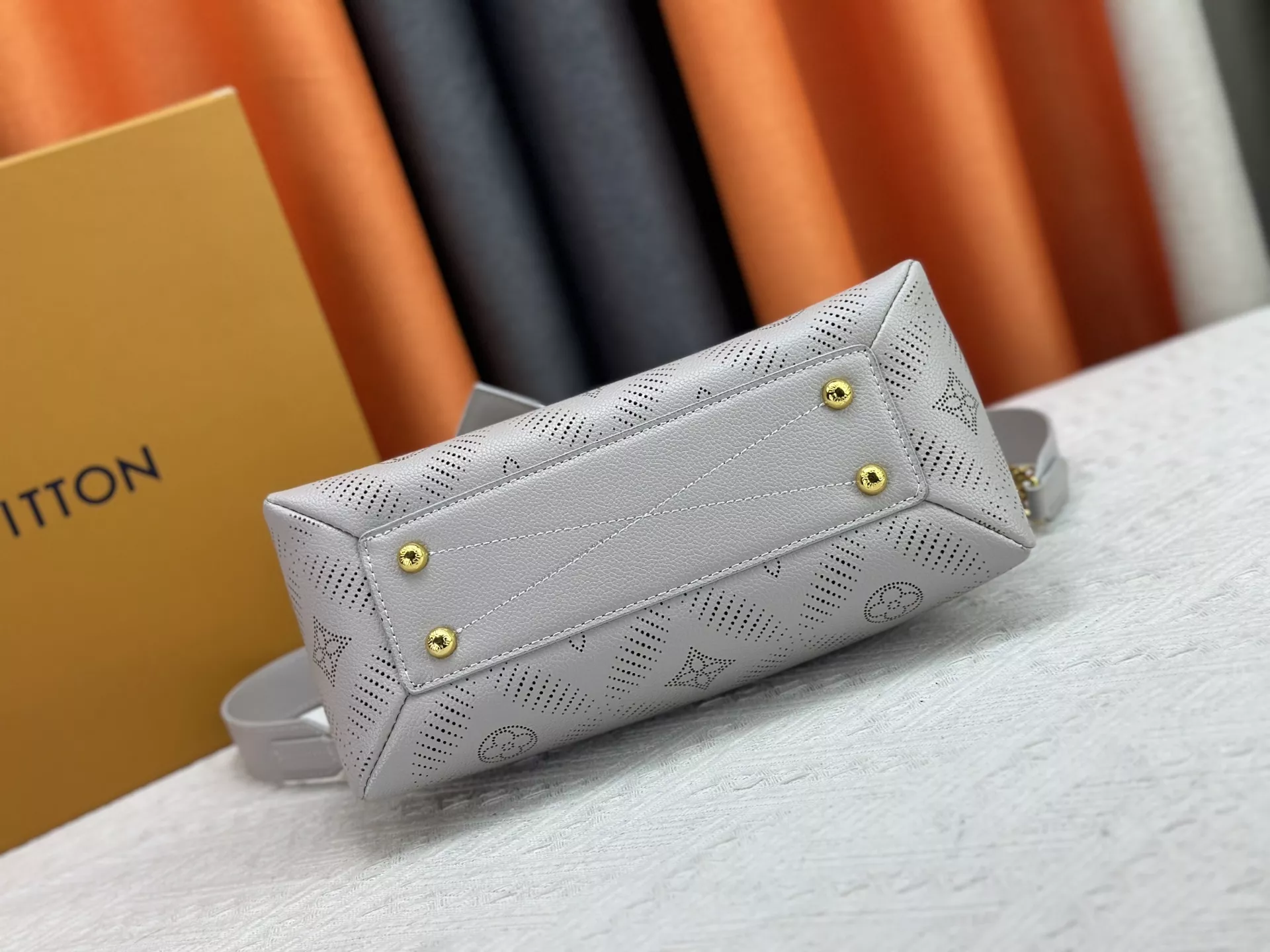 Louis Vuitton AAA Quality Messenger Bags For Women Stylish 9694 - Image 4