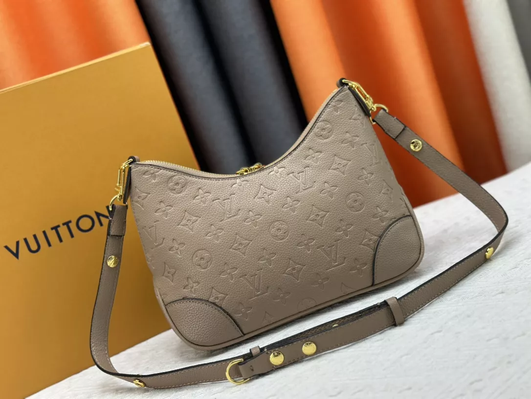 Louis Vuitton AAA Quality Messenger Bags For Women Trendy 9976 - Image 4