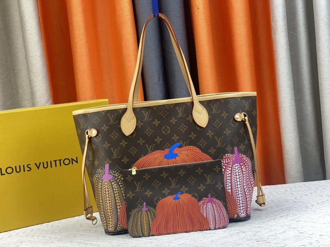 Louis Vuitton AAA Quality Shoulder Bags For Unisex Unique 8263