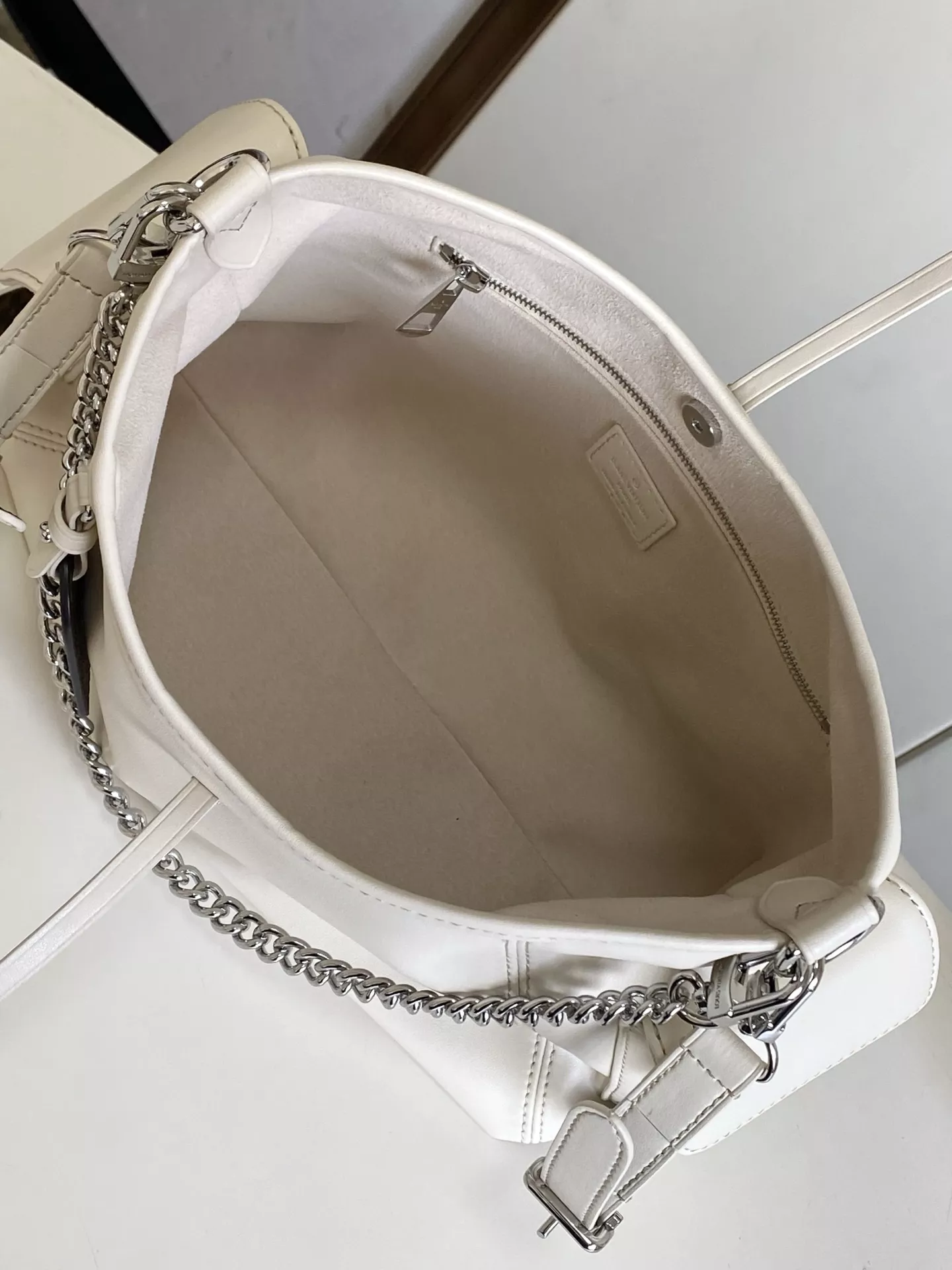 Louis Vuitton AAA Quality Shoulder Bags For Women Bold 7225 - Image 8