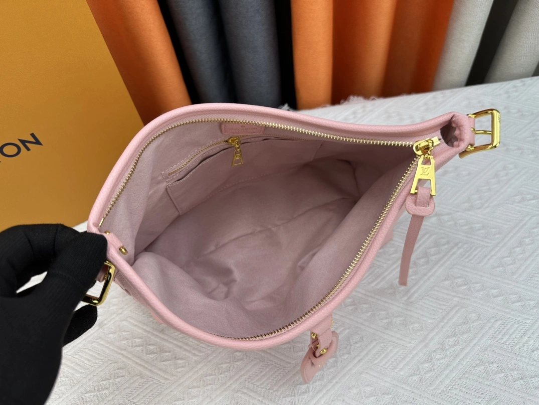 Louis Vuitton AAA Quality Shoulder Bags For Women Sleek 1724 - Image 8