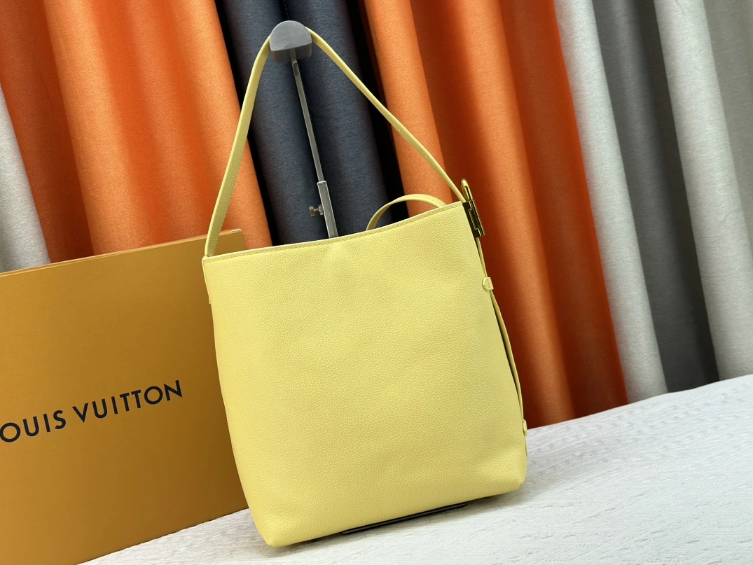 Louis Vuitton AAA Quality Shoulder Bags For Women Trendy 5966 - Image 4