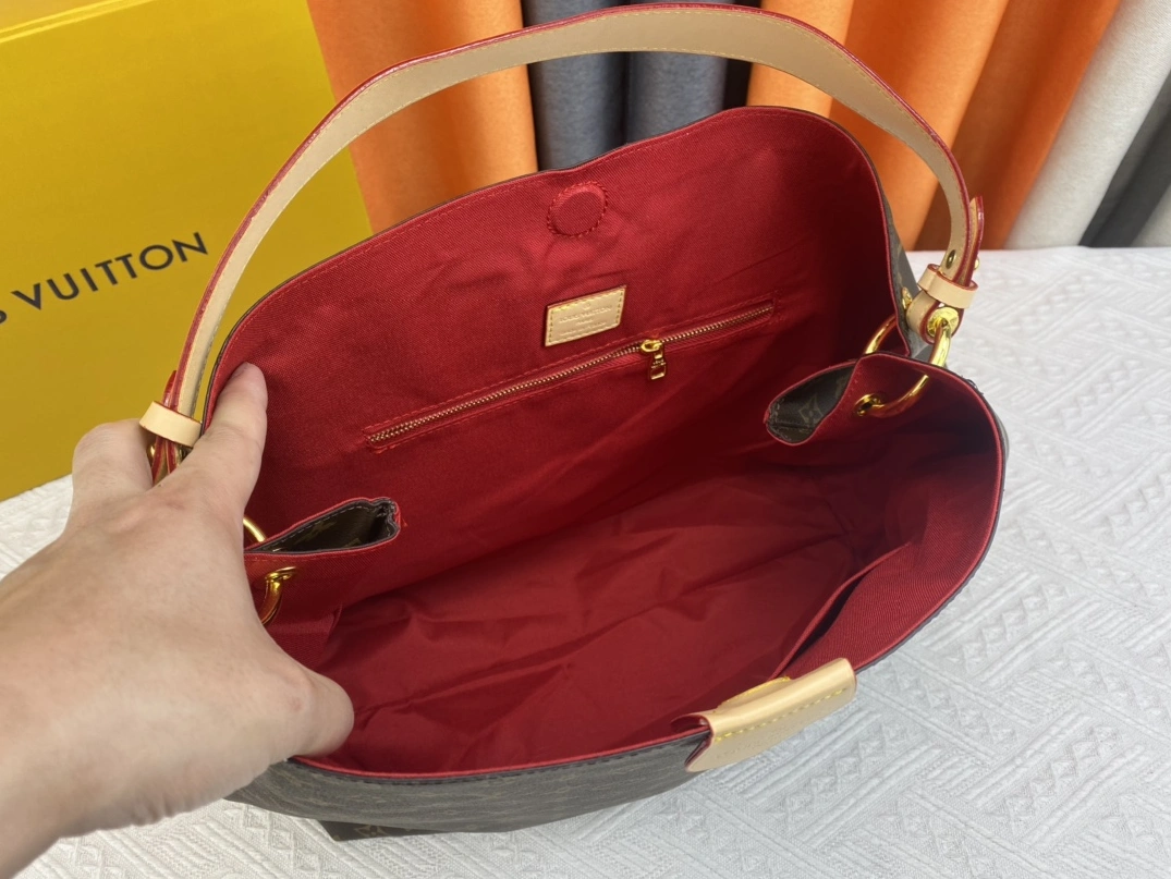 Louis Vuitton AAA Quality Shoulder Bags In Red For Women NewStyle 5878 - Image 7