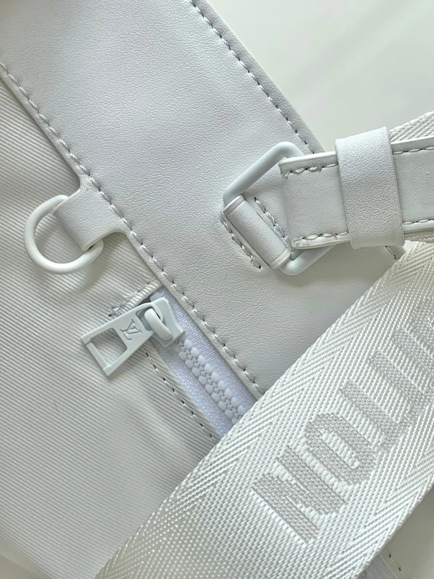 Louis Vuitton AAA Quality Tote-Handbags For Women Vibrant 220 - Image 7