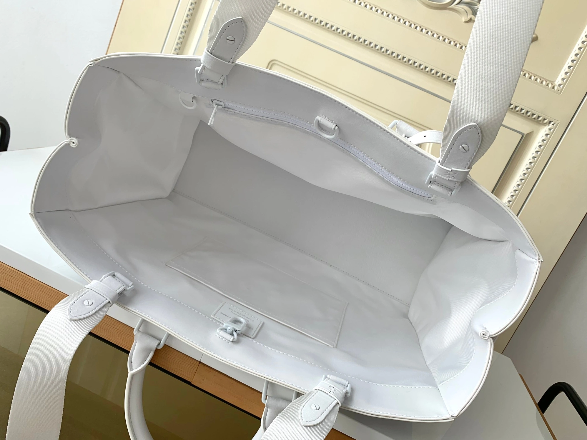 Louis Vuitton AAA Quality Tote-Handbags For Women Vibrant 220 - Image 8