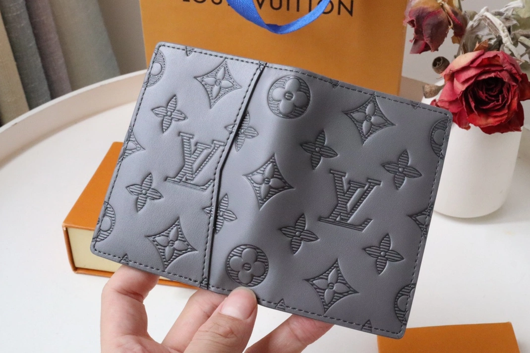 Louis Vuitton AAA Quality Wallets Breathable 6252 - Image 3