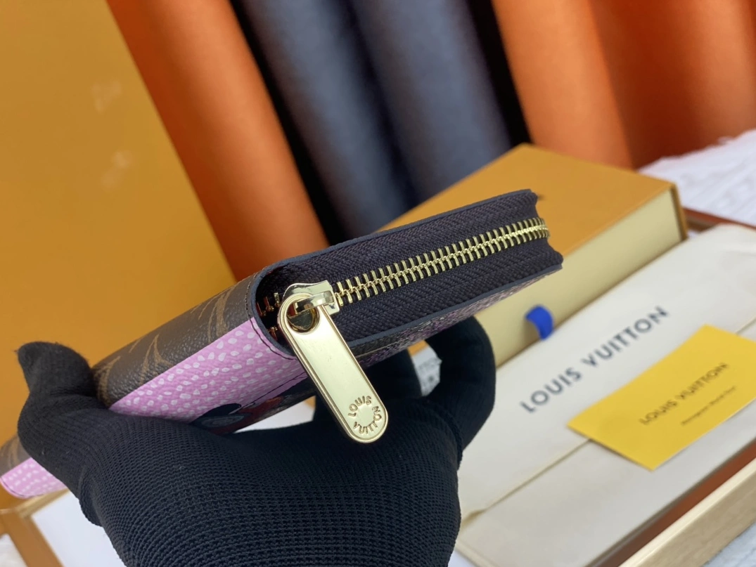 Louis Vuitton AAA Quality Wallets Comfortable 3593 - Image 4