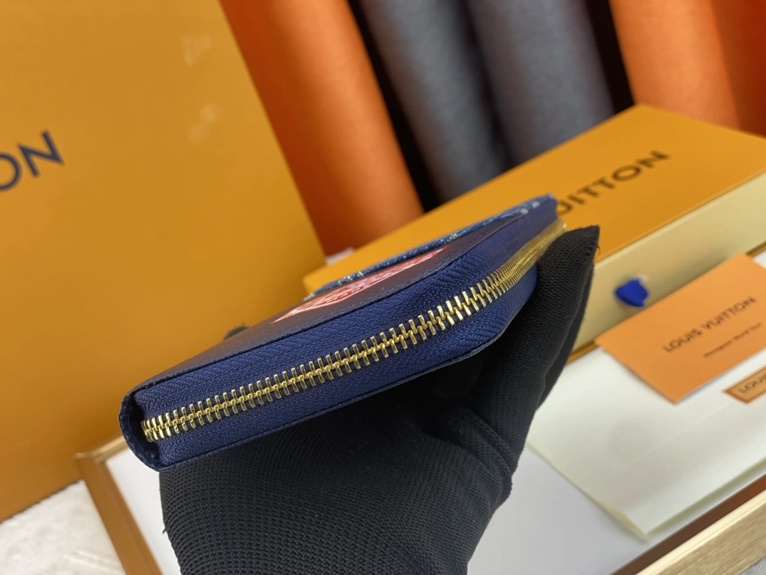 Louis Vuitton AAA Quality Wallets Compact 7911 - Image 3