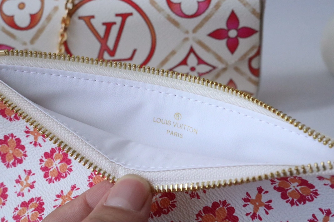 Louis Vuitton AAA Quality Wallets For Women Breathable 447 - Image 4