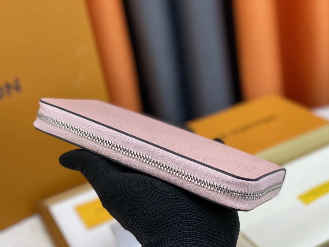 Louis Vuitton AAA Quality Wallets For Women GoAnywhere 8363 - Image 4