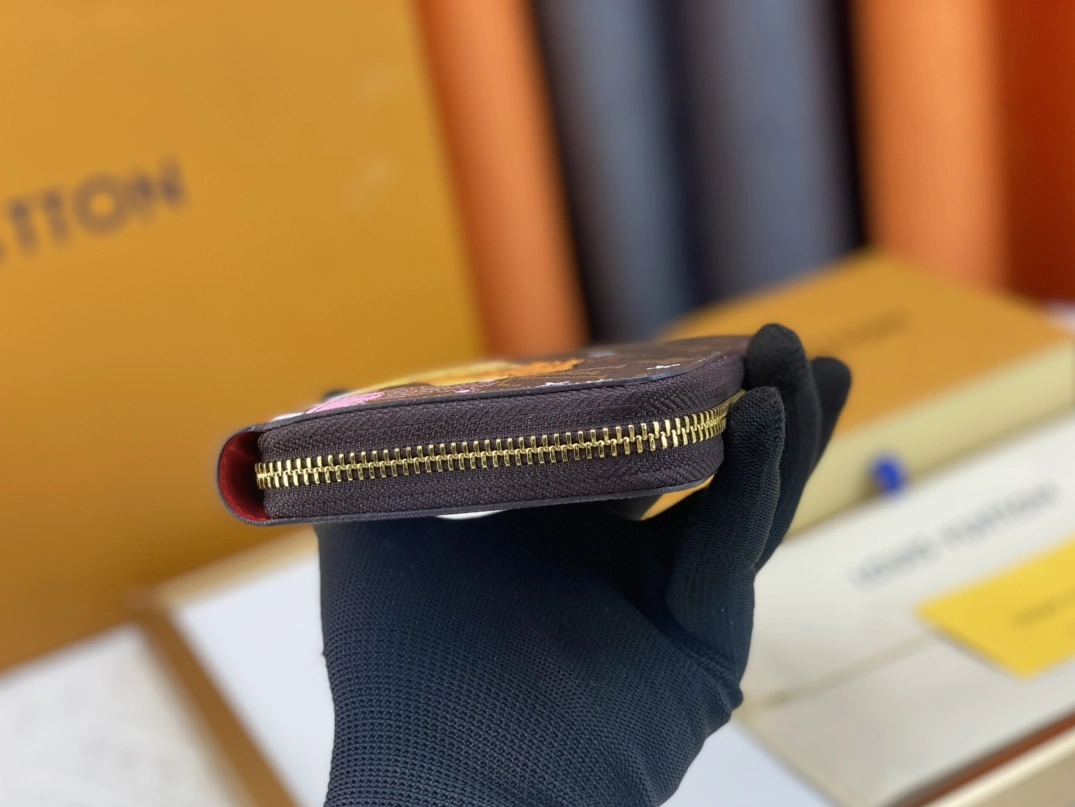 Louis Vuitton AAA Quality Wallets Versatile 8091 - Image 4