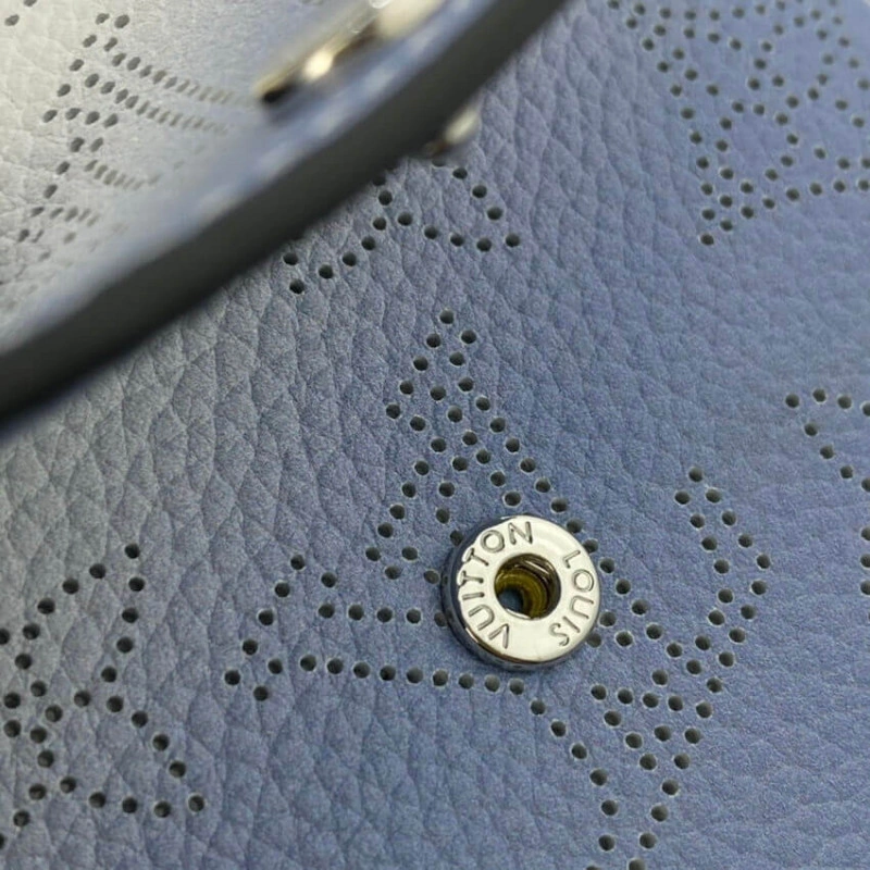 Press stu Louis Vuitton Coin Purse in Blue Gradient Mahina Perforated Leather - Image 5