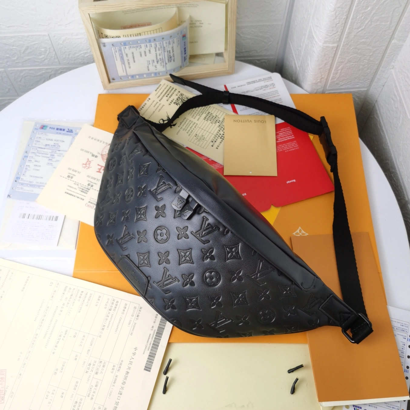 Louis Vuitton LV AAA Man Pockets StreetReady 4952