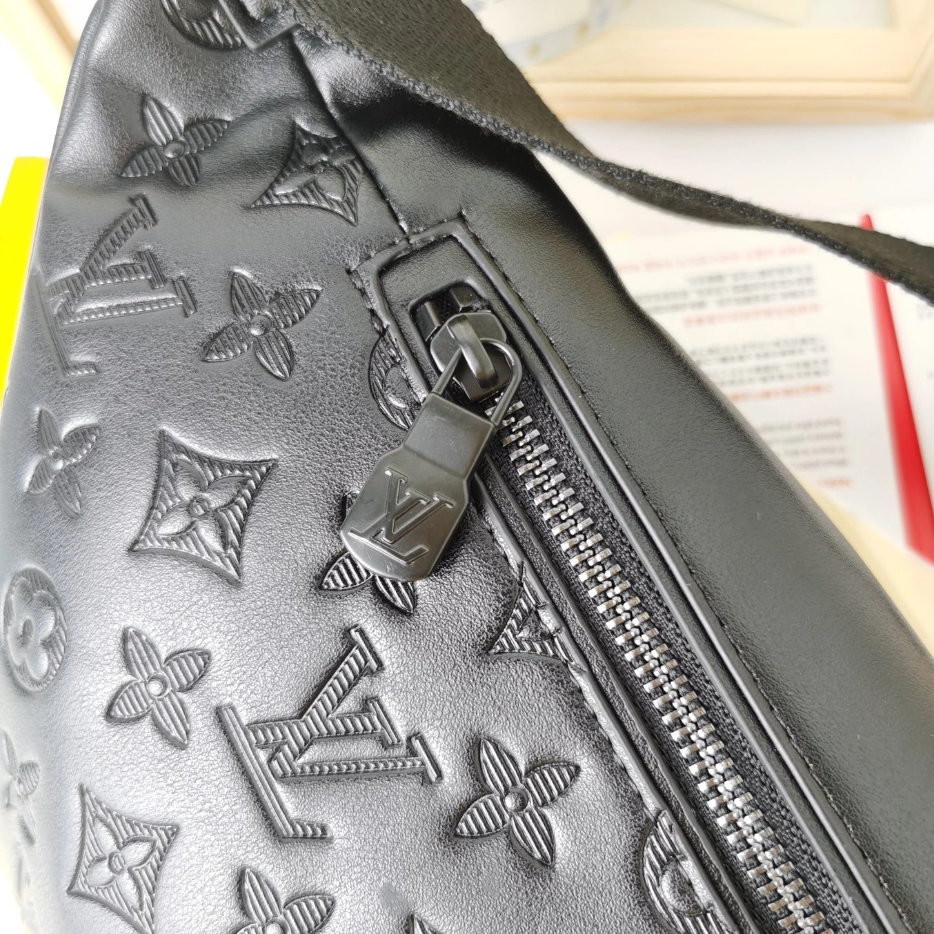 Louis Vuitton LV AAA Man Pockets StreetReady 4952 - Image 5