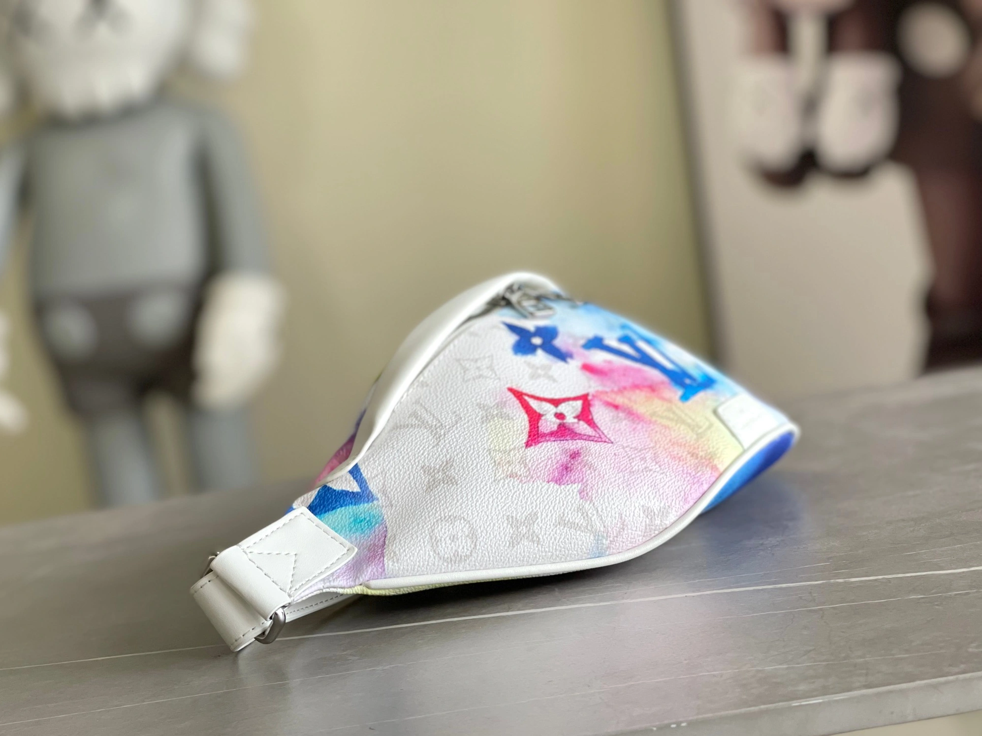 Louis Vuitton LV AAA Quality Belt Bags Practical 5714 - Image 3