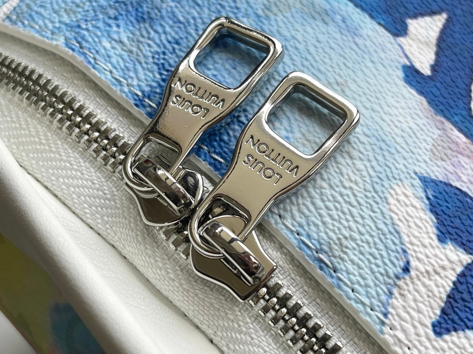 Louis Vuitton LV AAA Quality Belt Bags Practical 5714 - Image 5